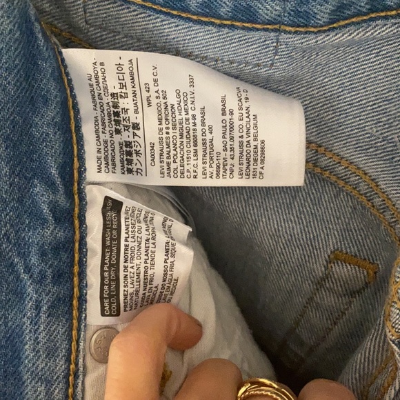 Levi’s 501 Cropped High Rise, Straight Leg 24x28 - Picture 15 of 16
